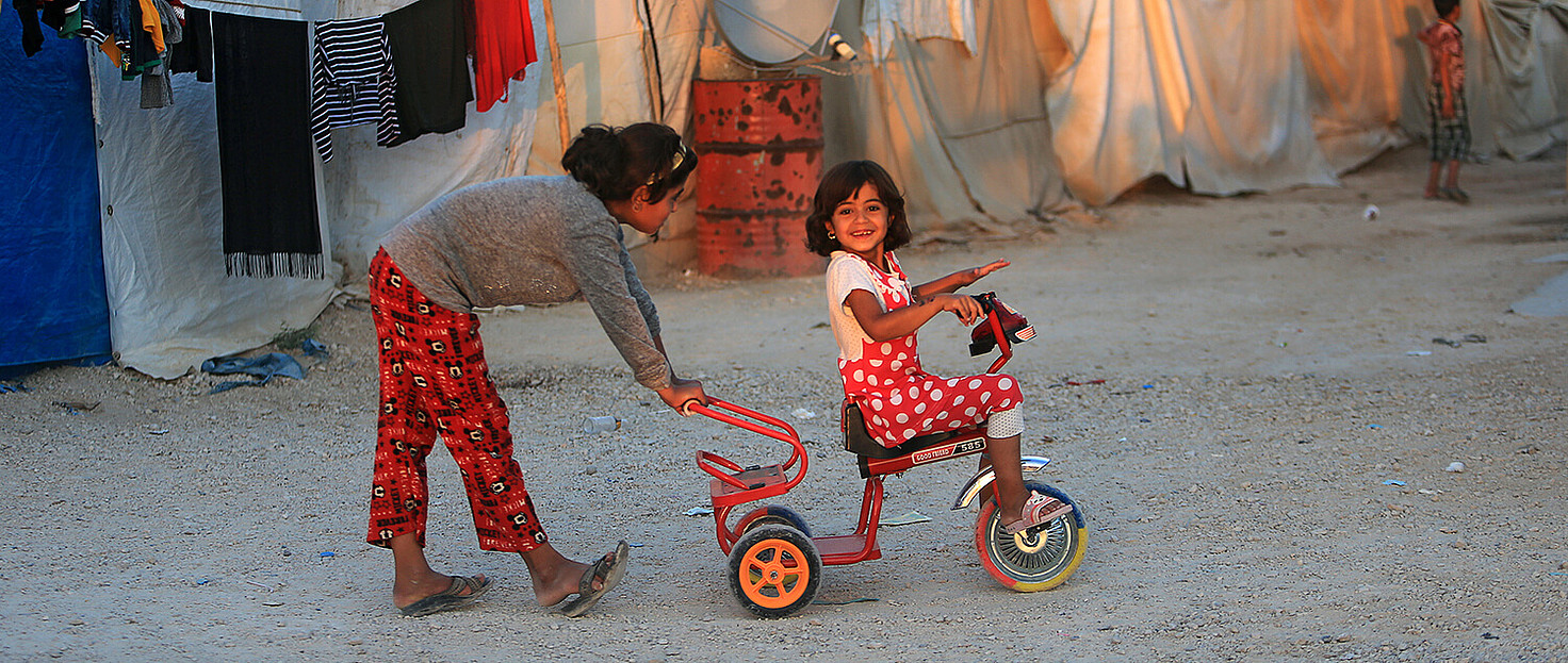 Menors yazidites juguen al campament de Sharya 