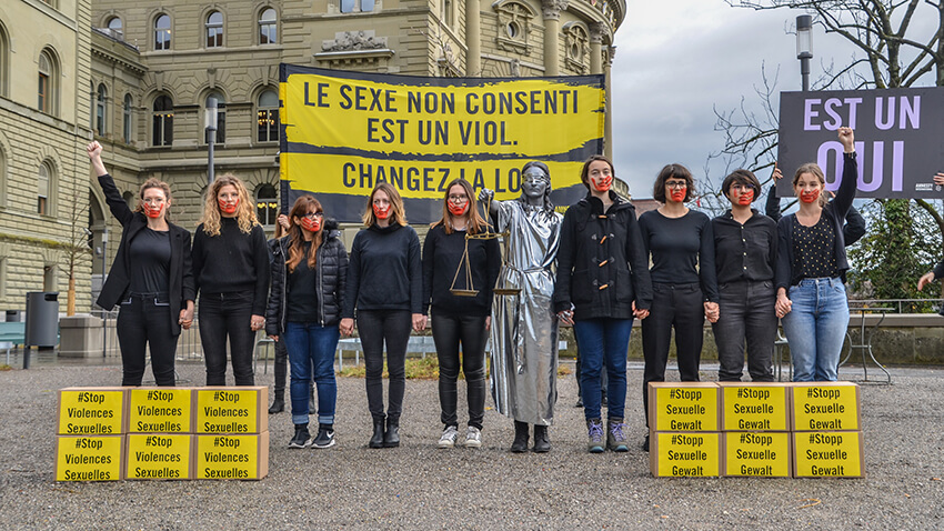 Acto de Amnistía Internacional a favor de una "cultura del consentimiento" y contra la violencia sexual