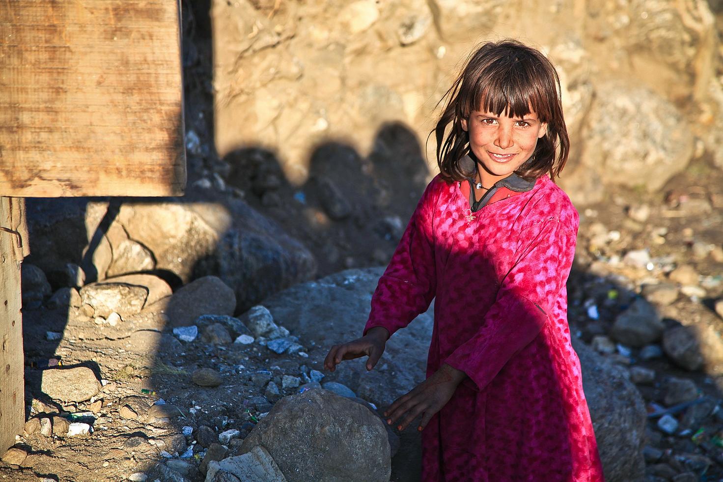 foto de niña afgana mirando a cámara ©Pixabay